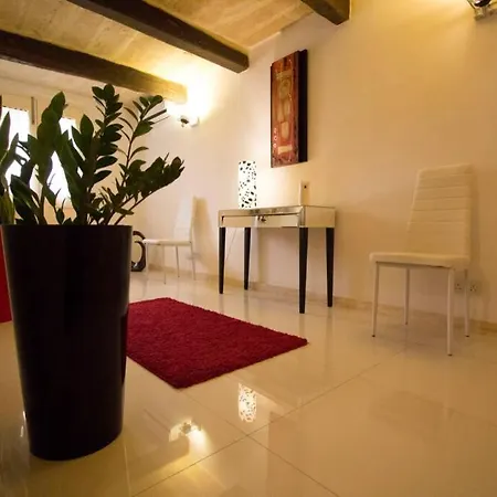 Valletta-central Duplex Maisonette Apartment