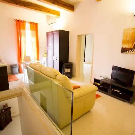 Valletta-central Duplex Maisonette *