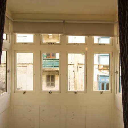 Valletta-central Duplex Maisonette Apartment Valletta