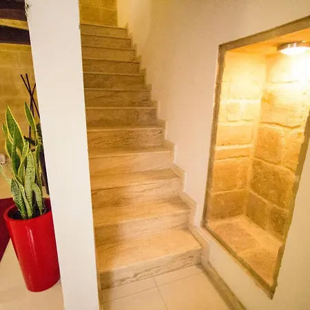 Valletta-central Duplex Maisonette Apartment *