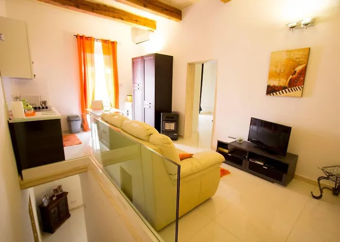 Valletta-central Duplex Maisonette