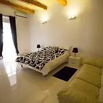Valletta-central Duplex Maisonette * La Valette