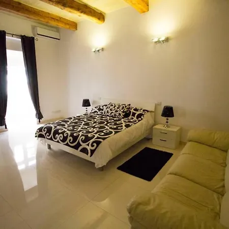 Valletta-central Duplex Maisonette *