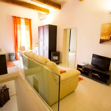 Valletta-central Duplex Maisonette