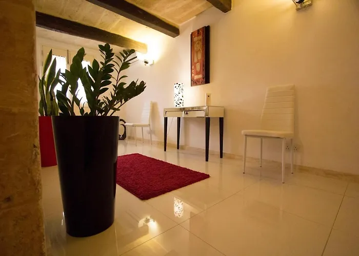 Valletta-central Duplex Maisonette *